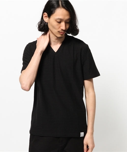 AZUL by moussy（アズールバイマウジー）の「タック天竺Vネック半袖PO②（Tシャツ/カットソー・メンズ・ホワイト/インディゴブルー/杢グレー/ブラック・SMALL/LARGE/MEDIUM/X-SMALL/X-LARGE）」の3枚目の写真