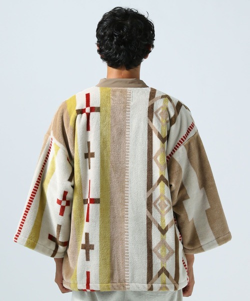 BAYFLOW（ベイフロー）の「[在宅ワークや勉強中にも]BF着るハンテンブランケット 23AW（ブランケット・レディース・パープル系/ベージュ系/サックスブルー系・0）」の16枚目の写真