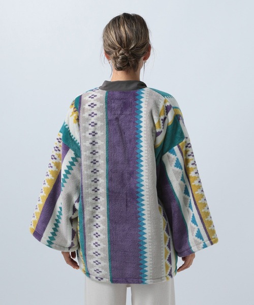 BAYFLOW（ベイフロー）の「[在宅ワークや勉強中にも]BF着るハンテンブランケット 23AW（ブランケット・レディース・パープル系/ベージュ系/サックスブルー系・0）」の6枚目の写真