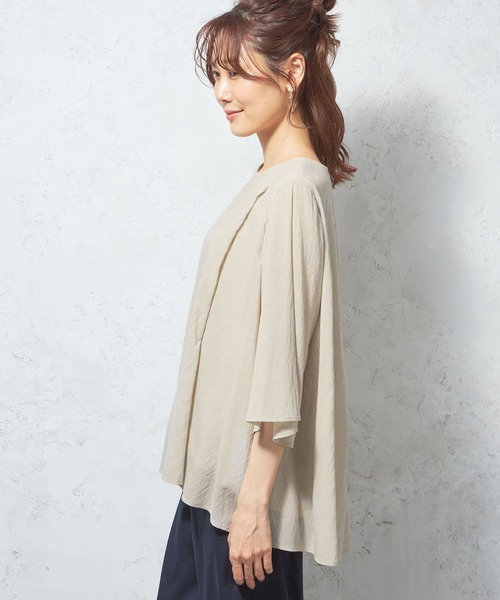 Petit Honfleur（プチオンフルール）の「タックシアーブラウス（シャツ/ブラウス・レディース・グリーン/ベージュ/ネイビー・9号/11号）」の10枚目の写真