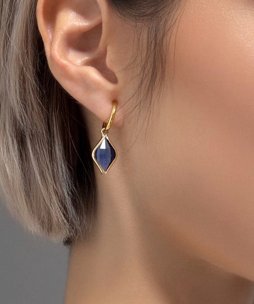 tone(トーン)の「【As】【アレルギー対応】ゆらゆら 小ぶりフープ カラフルストーンイヤリング(サージカルステンレス)(MA)(イヤリング・レディース・ブラウン/イエロー/グリーン系その他2/ブルー系その他2/パープル/ブルー/グリーン/レッド/ピンク/グリーン系3/クリア・FREE)」の5枚目の写真