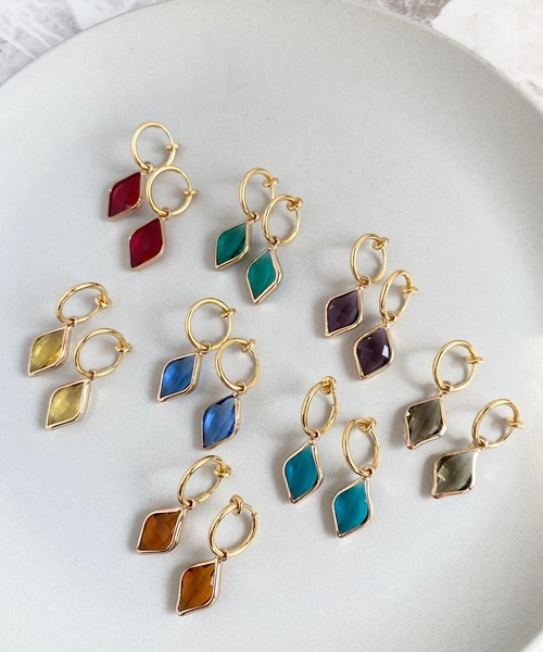 tone(トーン)の「【As】【アレルギー対応】ゆらゆら 小ぶりフープ カラフルストーンイヤリング(サージカルステンレス)(MA)(イヤリング・レディース・ブラウン/イエロー/グリーン系その他2/ブルー系その他2/パープル/ブルー/グリーン/レッド/ピンク/グリーン系3/クリア・FREE)」の16枚目の写真