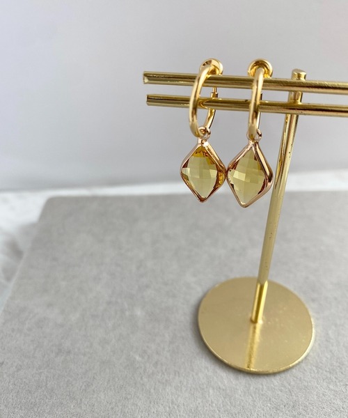 tone(トーン)の「【As】【アレルギー対応】ゆらゆら 小ぶりフープ カラフルストーンイヤリング(サージカルステンレス)(MA)(イヤリング・レディース・ブラウン/イエロー/グリーン系その他2/ブルー系その他2/パープル/ブルー/グリーン/レッド/ピンク/グリーン系3/クリア・FREE)」の13枚目の写真