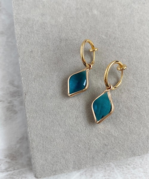 tone(トーン)の「【As】【アレルギー対応】ゆらゆら 小ぶりフープ カラフルストーンイヤリング(サージカルステンレス)(MA)(イヤリング・レディース・ブラウン/イエロー/グリーン系その他2/ブルー系その他2/パープル/ブルー/グリーン/レッド/ピンク/グリーン系3/クリア・FREE)」の15枚目の写真