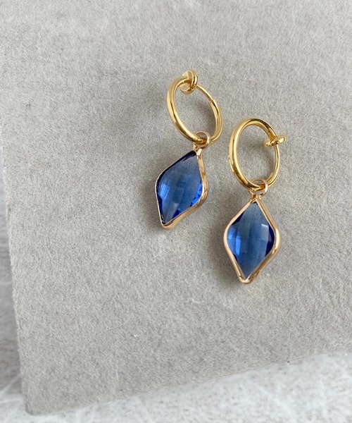 tone(トーン)の「【As】【アレルギー対応】ゆらゆら 小ぶりフープ カラフルストーンイヤリング(サージカルステンレス)(MA)(イヤリング・レディース・ブラウン/イエロー/グリーン系その他2/ブルー系その他2/パープル/ブルー/グリーン/レッド/ピンク/グリーン系3/クリア・FREE)」の18枚目の写真