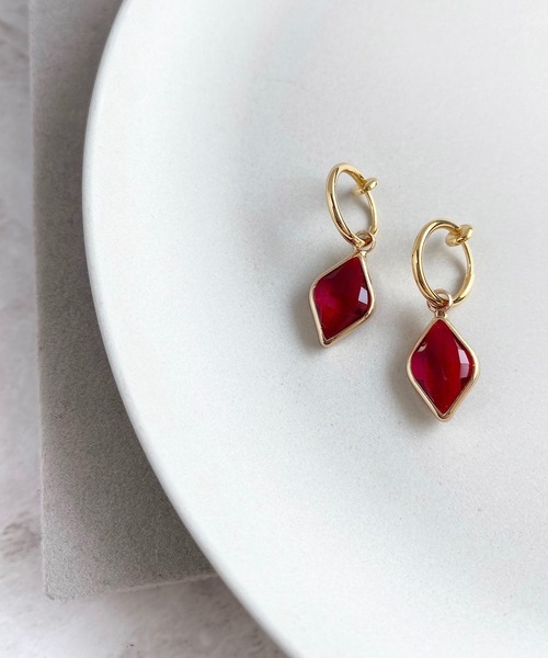 tone(トーン)の「【As】【アレルギー対応】ゆらゆら 小ぶりフープ カラフルストーンイヤリング(サージカルステンレス)(MA)(イヤリング・レディース・ブラウン/イエロー/グリーン系その他2/ブルー系その他2/パープル/ブルー/グリーン/レッド/ピンク/グリーン系3/クリア・FREE)」の17枚目の写真