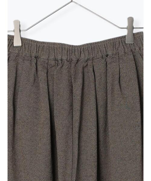TSUHARU by Samansa Mos2（ツハルバイサマンサモスモス）の「綿麻ウエストタックパンツ（その他パンツ・レディース・チャコールグレー/キナリ・F）」の8枚目の写真