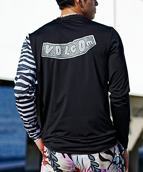 VOLCOM（ボルコム）の「VOLCOM/ボルコム ラッシュガード Tシャツ 長袖 ロンT 水着 UVケア バックプリント A9312404（ラッシュガード・メンズ・ホワイト/ブラック・XL/L/M/S）」の14枚目の写真