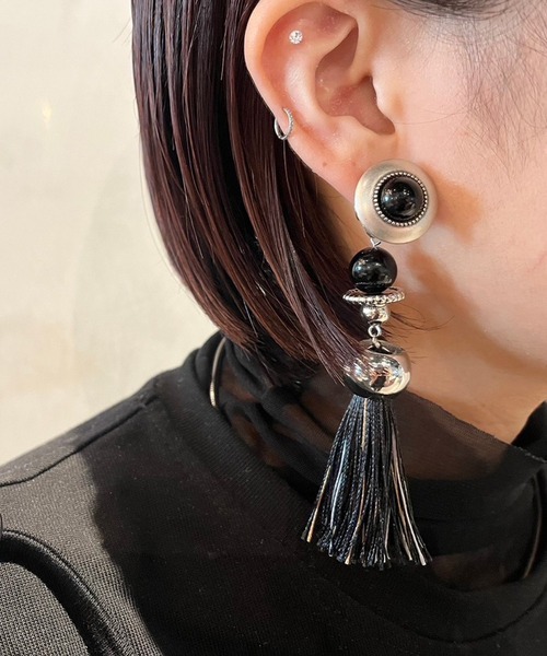 TOGA PULLA タッセルピアス ブラック TOGA PULLA ピアス 「TOGA PULLA/トーガプルラ」メタルチェ−ン