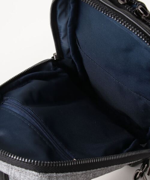 TAKA-Q（タカキュー）の「【両掛け仕様】タカキュー 斜めZIP ボディバッグ（ボディバッグ/ウエストポーチ・メンズ・グレー/ブラック・FREE）」の5枚目の写真