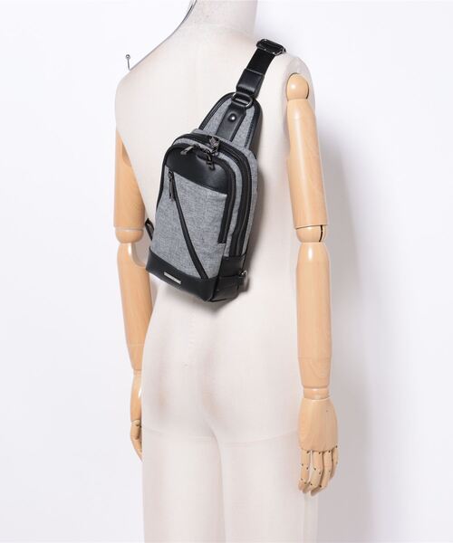 TAKA-Q（タカキュー）の「【両掛け仕様】タカキュー 斜めZIP ボディバッグ（ボディバッグ/ウエストポーチ・メンズ・グレー/ブラック・FREE）」の6枚目の写真