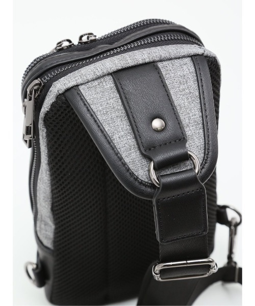 TAKA-Q（タカキュー）の「【両掛け仕様】タカキュー 斜めZIP ボディバッグ（ボディバッグ/ウエストポーチ・メンズ・グレー/ブラック・FREE）」の8枚目の写真