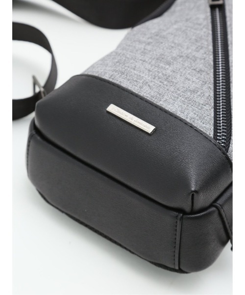 TAKA-Q（タカキュー）の「【両掛け仕様】タカキュー 斜めZIP ボディバッグ（ボディバッグ/ウエストポーチ・メンズ・グレー/ブラック・FREE）」の7枚目の写真