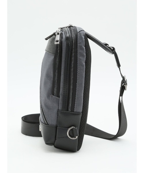 TAKA-Q（タカキュー）の「【両掛け仕様】タカキュー 斜めZIP ボディバッグ（ボディバッグ/ウエストポーチ・メンズ・グレー/ブラック・FREE）」の18枚目の写真