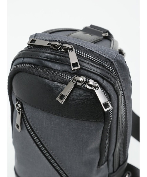 TAKA-Q（タカキュー）の「【両掛け仕様】タカキュー 斜めZIP ボディバッグ（ボディバッグ/ウエストポーチ・メンズ・グレー/ブラック・FREE）」の11枚目の写真