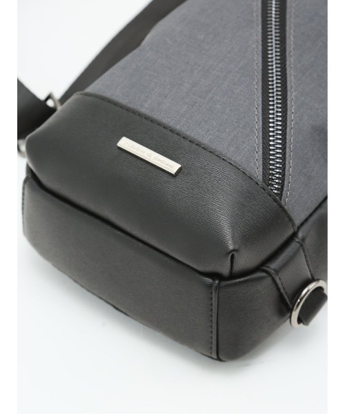 TAKA-Q（タカキュー）の「【両掛け仕様】タカキュー 斜めZIP ボディバッグ（ボディバッグ/ウエストポーチ・メンズ・グレー/ブラック・FREE）」の13枚目の写真