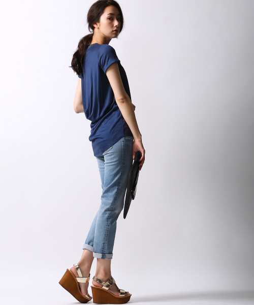 5351 POUR LES FEMMES(ゴーサンゴーイチプールファム)の「異素材天竺BACKドレープ(Tシャツ/カットソー・レディース・ブルー/ホワイト/ブラック・FREE)」の16枚目の写真