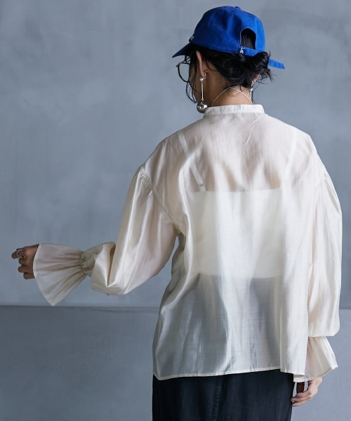 GEVS.（ジェイヴィス）の「＜大きいサイズ＞ フリルシアーブラウス GEVS.（シャツ/ブラウス・レディース・グレー/ベージュ・L/LL/3L/4L/5L）」の4枚目の写真