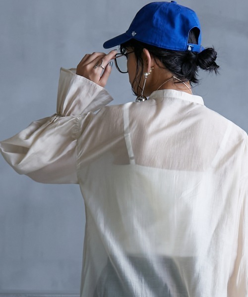 GEVS.（ジェイヴィス）の「＜大きいサイズ＞ フリルシアーブラウス GEVS.（シャツ/ブラウス・レディース・グレー/ベージュ・L/LL/3L/4L/5L）」の5枚目の写真