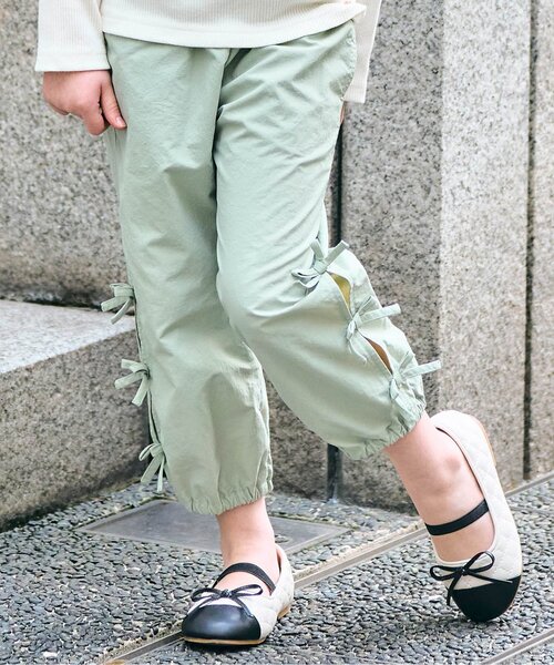 apres les cours(アプレレクール)の「サイドリボンパラシュートパンツ(その他パンツ・キッズ・アイボリー/カーキ・90/100/110/120/130/140)」の2枚目の写真