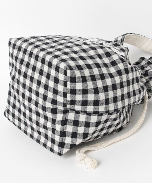MILKFED.(ミルクフェド)の「GINGHAM DRAWSTRING COOLER BAG(お弁当箱・レディース・レッド/ブラック・ONE SIZE)」の14枚目の写真
