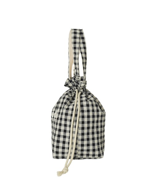 MILKFED.(ミルクフェド)の「GINGHAM DRAWSTRING COOLER BAG(お弁当箱・レディース・レッド/ブラック・ONE SIZE)」の4枚目の写真