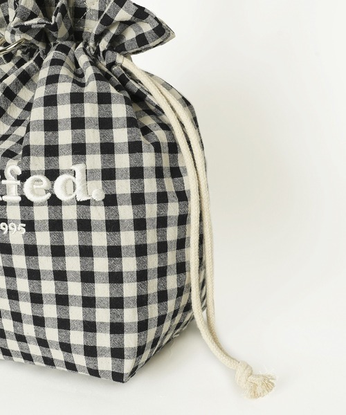MILKFED.(ミルクフェド)の「GINGHAM DRAWSTRING COOLER BAG(お弁当箱・レディース・レッド/ブラック・ONE SIZE)」の8枚目の写真