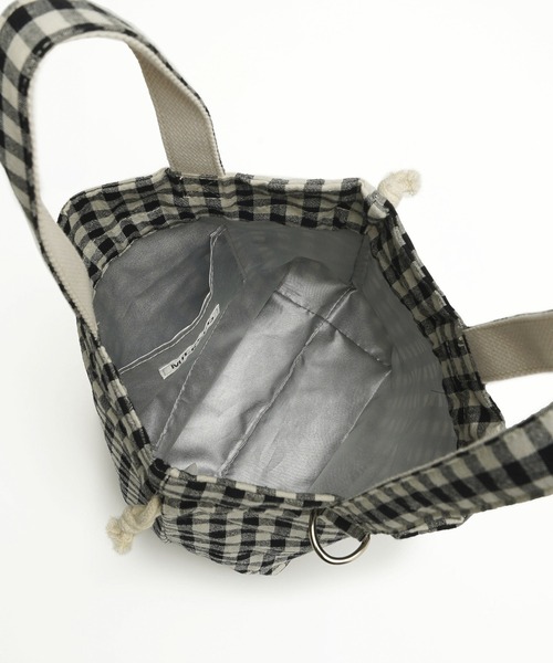 MILKFED.(ミルクフェド)の「GINGHAM DRAWSTRING COOLER BAG(お弁当箱・レディース・レッド/ブラック・ONE SIZE)」の9枚目の写真