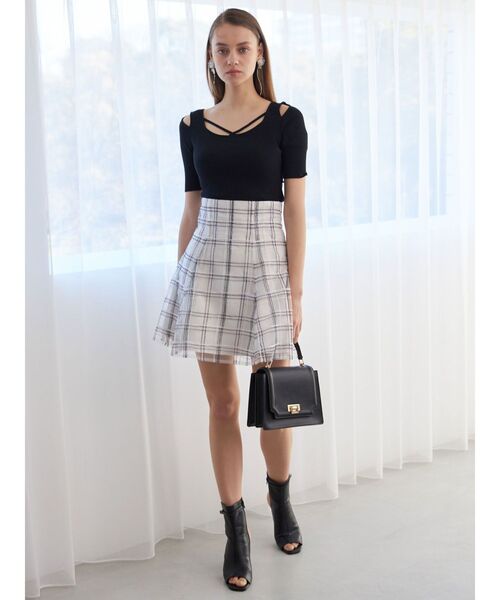 MERCURYDUO(マーキュリーデュオ)の「シャイニーシアーチェックミニスカパン(その他パンツ・レディース・アイボリー/ブラック・SMALL/MEDIUM)」の4枚目の写真