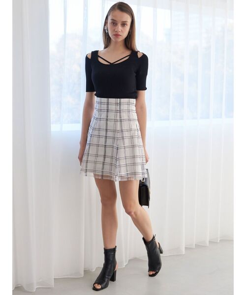 MERCURYDUO(マーキュリーデュオ)の「シャイニーシアーチェックミニスカパン(その他パンツ・レディース・アイボリー/ブラック・SMALL/MEDIUM)」の6枚目の写真