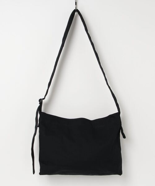 NEW ERA（ニューエラ）の「NEW ERA/ニューエラ ショルダーバック CANVAS SHOULDER BAG フラッグロゴ 8L 14108408（ショルダーバッグ・メンズ・アイボリー/ブラック・FREE）」の19枚目の写真