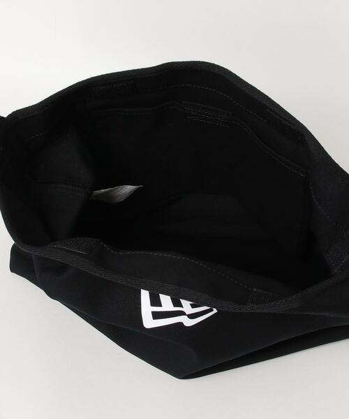 NEW ERA（ニューエラ）の「NEW ERA/ニューエラ ショルダーバック CANVAS SHOULDER BAG フラッグロゴ 8L 14108408（ショルダーバッグ・メンズ・アイボリー/ブラック・FREE）」の21枚目の写真
