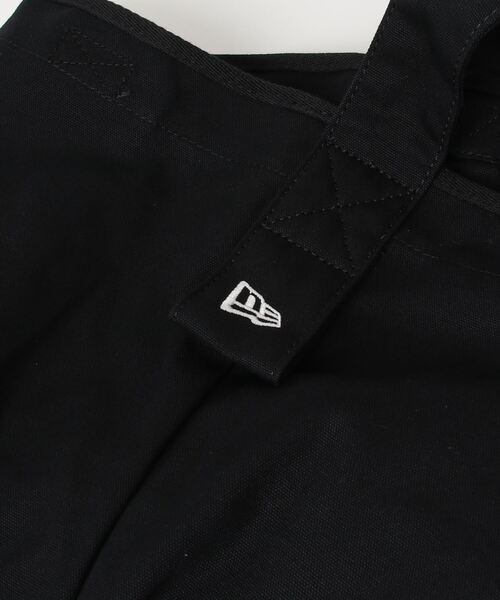 NEW ERA（ニューエラ）の「NEW ERA/ニューエラ ショルダーバック CANVAS SHOULDER BAG フラッグロゴ 8L 14108408（ショルダーバッグ・メンズ・アイボリー/ブラック・FREE）」の22枚目の写真