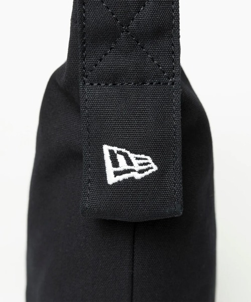 NEW ERA（ニューエラ）の「NEW ERA/ニューエラ ショルダーバック CANVAS SHOULDER BAG フラッグロゴ 8L 14108408（ショルダーバッグ・メンズ・アイボリー/ブラック・FREE）」の16枚目の写真