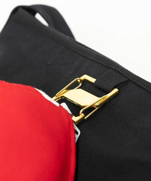 NEW ERA（ニューエラ）の「NEW ERA/ニューエラ ショルダーバック CANVAS SHOULDER BAG フラッグロゴ 8L 14108408（ショルダーバッグ・メンズ・アイボリー/ブラック・FREE）」の18枚目の写真