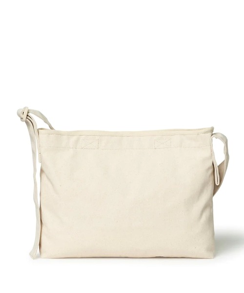 NEW ERA（ニューエラ）の「NEW ERA/ニューエラ ショルダーバック CANVAS SHOULDER BAG フラッグロゴ 8L 14108408（ショルダーバッグ・メンズ・アイボリー/ブラック・FREE）」の5枚目の写真