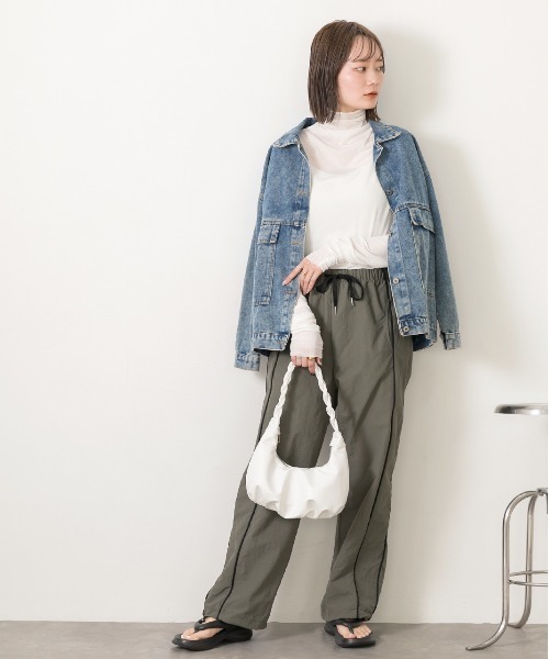 ad thie(アドティエ)の「ギャザーデザイン ミニワンハンドルバッグ(ハンドバッグ・レディース・オフホワイト/ブラック/シルバー・FREE)」の7枚目の写真