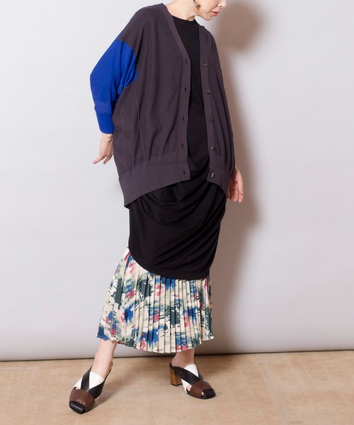 OSMOSIS（オズモーシス）の「切替ニットカーディガン（カーディガン/ボレロ・レディース・ブラック/ライトベージュ/チャコール・ONE SIZE）」の13枚目の写真