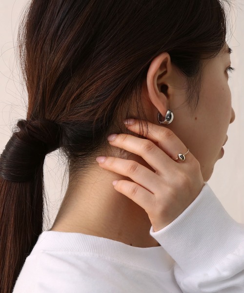 colleca la（コレカラ）の「[stainless]ステンレス・メタルボールピアス〈金属アレルギー対応〉（ピアス（両耳用）・レディース・ゴールド/シルバー・FREE）」の5枚目の写真