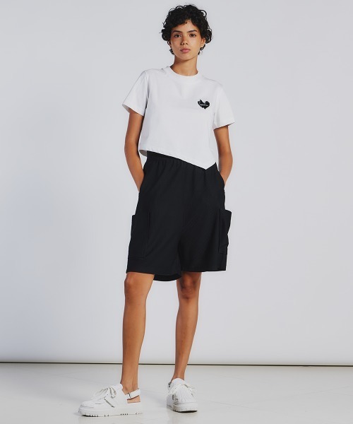 ESSENTIAL(エッセンシャル)の「ハート刺繍ショートTシャツ(Tシャツ/カットソー・レディース・ブルー/オフホワイト/ブラック・FREE)」の14枚目の写真