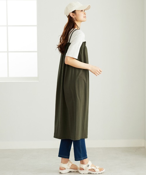 BELLUNA PLUS(ベルーナ)の「重ね着風ゆったり楽チンキャミワンピース(ワンピース・レディース・ブラック系/カーキ系/ネイビー系・MEDIUM/LARGE/X-LARGE)」の8枚目の写真