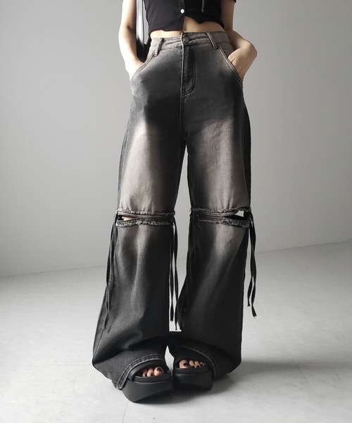 me+em select(ミームセレクト)の「※※【 4size / 2color 】カットアウトストラップヴィンテージルーズデニム / cutout strap vintage loose denim(デニムパンツ・レディース・ブルー/ブラック・SMALL/MEDIUM/LARGE/X-LARGE)」の4枚目の写真