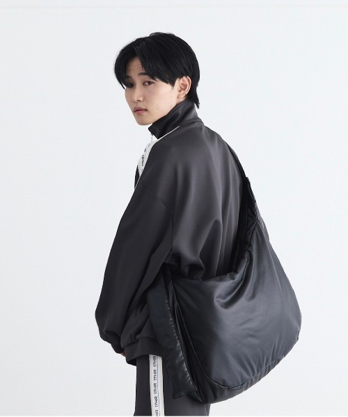 17HR（セブンティーンアワーズ）の「ビッグショルダーバッグ 【ショルダー長さ調節可 / PC収納可】（ショルダーバッグ・レディース・ブラック/シルバー・FREE）」の15枚目の写真