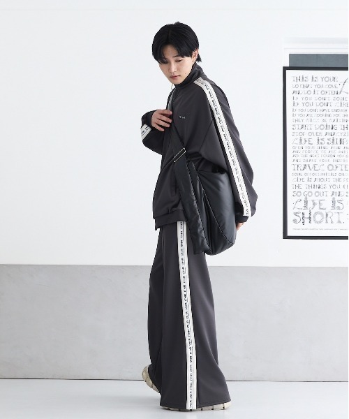 17HR（セブンティーンアワーズ）の「ビッグショルダーバッグ 【ショルダー長さ調節可 / PC収納可】（ショルダーバッグ・レディース・ブラック/シルバー・FREE）」の17枚目の写真