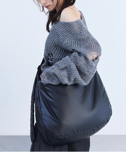 17HR（セブンティーンアワーズ）の「ビッグショルダーバッグ 【ショルダー長さ調節可 / PC収納可】（ショルダーバッグ・レディース・ブラック/シルバー・FREE）」の3枚目の写真