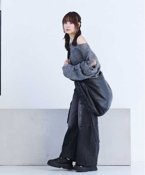 17HR（セブンティーンアワーズ）の「ビッグショルダーバッグ 【ショルダー長さ調節可 / PC収納可】（ショルダーバッグ・レディース・ブラック/シルバー・FREE）」の7枚目の写真