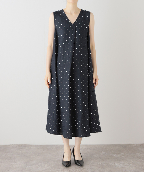 B.C STOCK(ベーセーストック)の「《追加3》リネンレーヨンスリーブレスワンピース(ワンピース・レディース・ブラック/ダークブルー・FREE)」の3枚目の写真