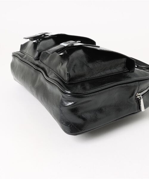 SPINNS（スピンズ）の「A4サイズが入る大容量！ビッグポケット 合皮スクエアショルダーバッグ/ハンドバッグ（ハンドバッグ・レディース・ブラック/シルバー・ONESIZE）」の16枚目の写真