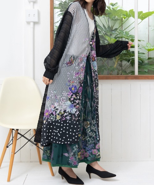 iS ScoLar(イズスカラー)の「542260:花蝶柄ドットボーダーor無地ロングカーディガン(カーディガン/ボレロ・レディース・ブラック/チャコールグレー・M)」の17枚目の写真