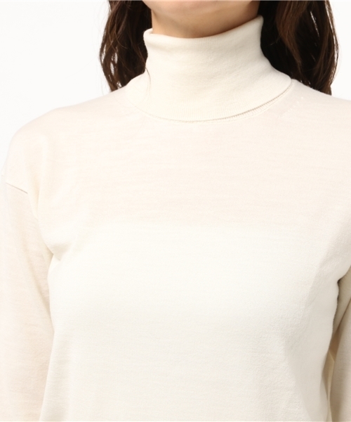 IENA(イエナ)の「AURALEE W/C ハイゲージタートルネックプルオーバー◆(ニット/セーター・レディース・キャメル/ホワイト・FREE)」の4枚目の写真